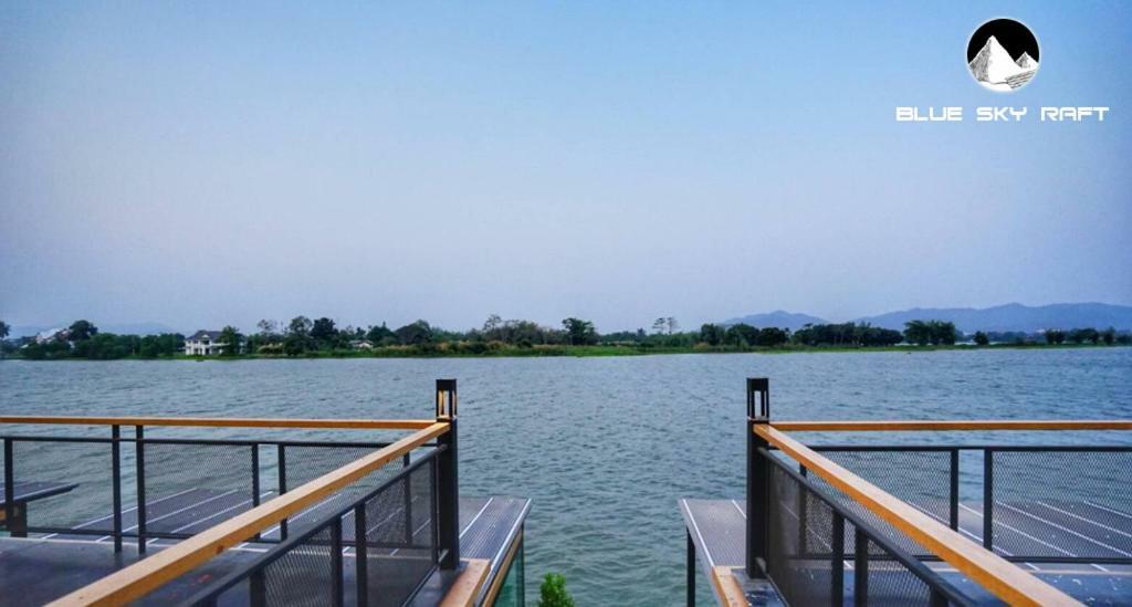 Blue Sky Raft At Kanchanaburi by Eksteriør bilde